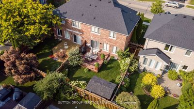 2196 Sutton Dr, Home with 3 bedrooms, 3 bathrooms and 3 parking in Burlington ON | Image 2