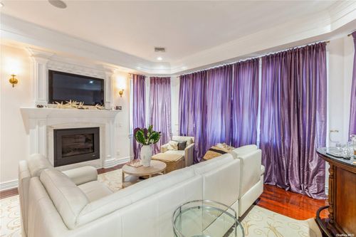 333 E East Shore Road, North Hempstead, NY, 11024 | Card Image