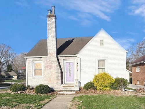 215 S Barr St, Crawfordsville, IN, 47933-2304 | Card Image