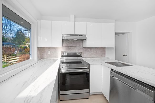 860 Whitchurch St, House other with 5 bedrooms, 2 bathrooms and 2 parking in North Vancouver BC | Image 6