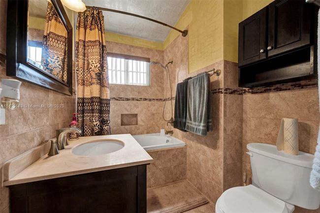 2021 Nw 185 Th Ter, House other with 3 bedrooms, 2 bathrooms and null parking in Miami Gardens FL | Image 24