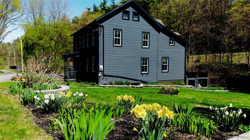 25 Birmingham Ln, Kingston, NY, 12401-8608 | Card Image