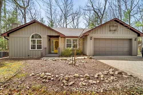 10325 Grand Oaks Drive, Lambton Shores, ON, N0M1T0 | Card Image