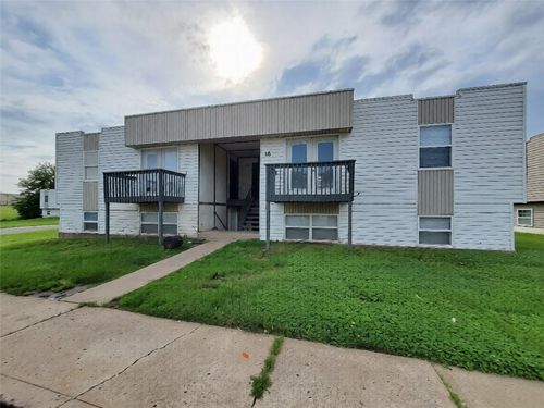 8201 Spring Valley Rd, Belton, MO, 64012-2286 | Card Image