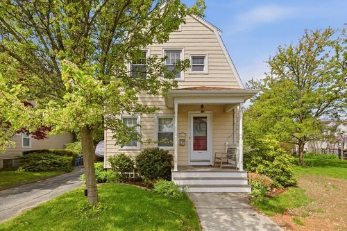 17 Buttonwood St, New Bedford, MA, 02740-1549 | Card Image