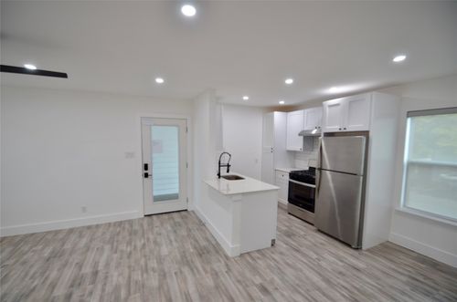 apt-208-1200 E 52nd St, Austin, TX, 78723-3047 | Card Image