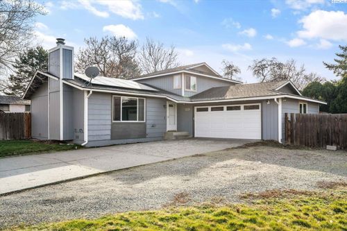 8201 W Deschutes Ave, Kennewick, WA, 99336-1632 | Card Image
