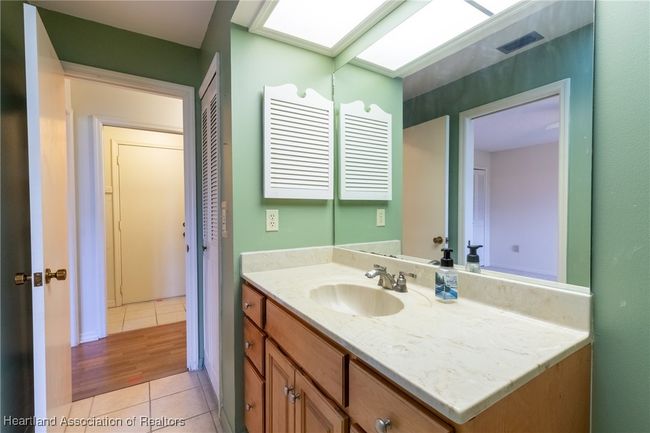 321 Grove Cir, Condo with 2 bedrooms, 2 bathrooms and null parking in AVON PARK FL | Image 6