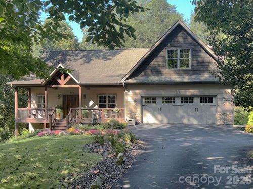 95 Creeks Edge Dr, Hendersonville, NC, 28739-6572 | Card Image