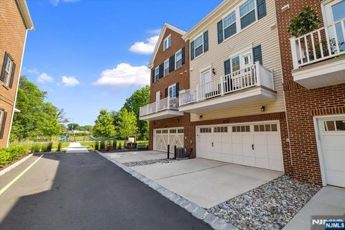 111 Landmark Ln, Fair Lawn, NJ, 07410-3350 | Card Image