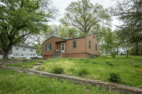 111 Waller Ave, Excelsior Springs, MO, 64024-1710 | Card Image