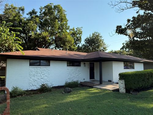 2001 Lipps Dr, Edgecliff Village, TX, 76134-1823 | Card Image