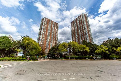 510-5 Concorde Pl, North York, ON, M3C3M8 | Card Image