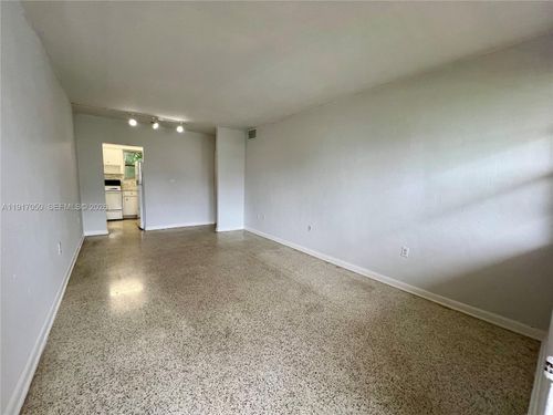 apt-12-675 Sw 7th Ave, Miami, FL, 33130-2696 | Card Image