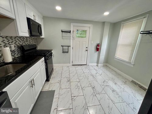 16 E Federal St, Burlington, NJ, 08016-1610 | Card Image