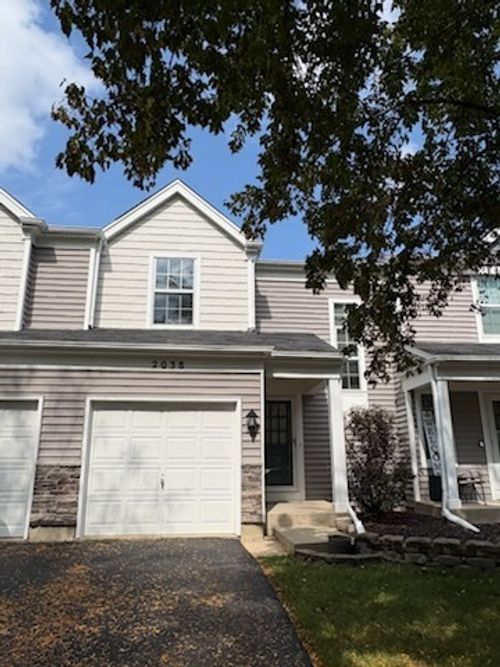 2038 College Green Dr, Elgin, IL, 60123-5618 | Card Image