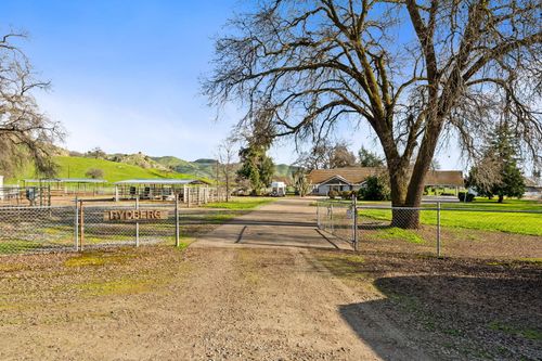 c-39500 Millwood Dr, Woodlake, CA, 93286-9619 | Card Image