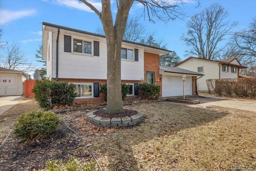 608 Amelia Ave, Royal Oak, MI, 48073-2703 | Card Image