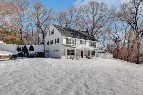 8 Noel Pl, Smithtown, NY, 11787-1708 | Card Image