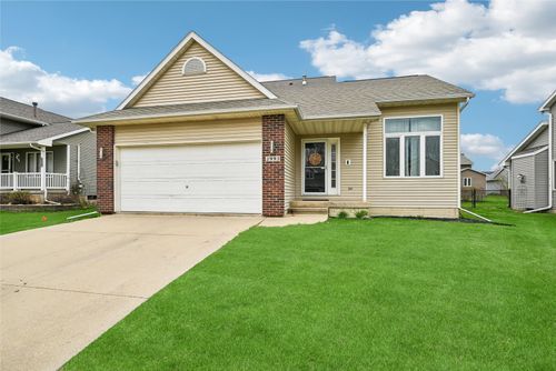 2995 Downing St, Marion, IA, 52302-9292 | Card Image