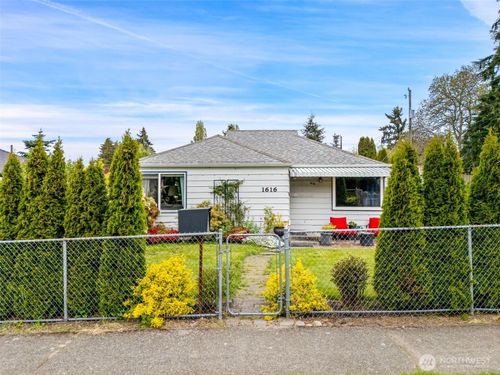 1616 Sw Thistle St, Seattle, WA, 98106-1887 | Card Image