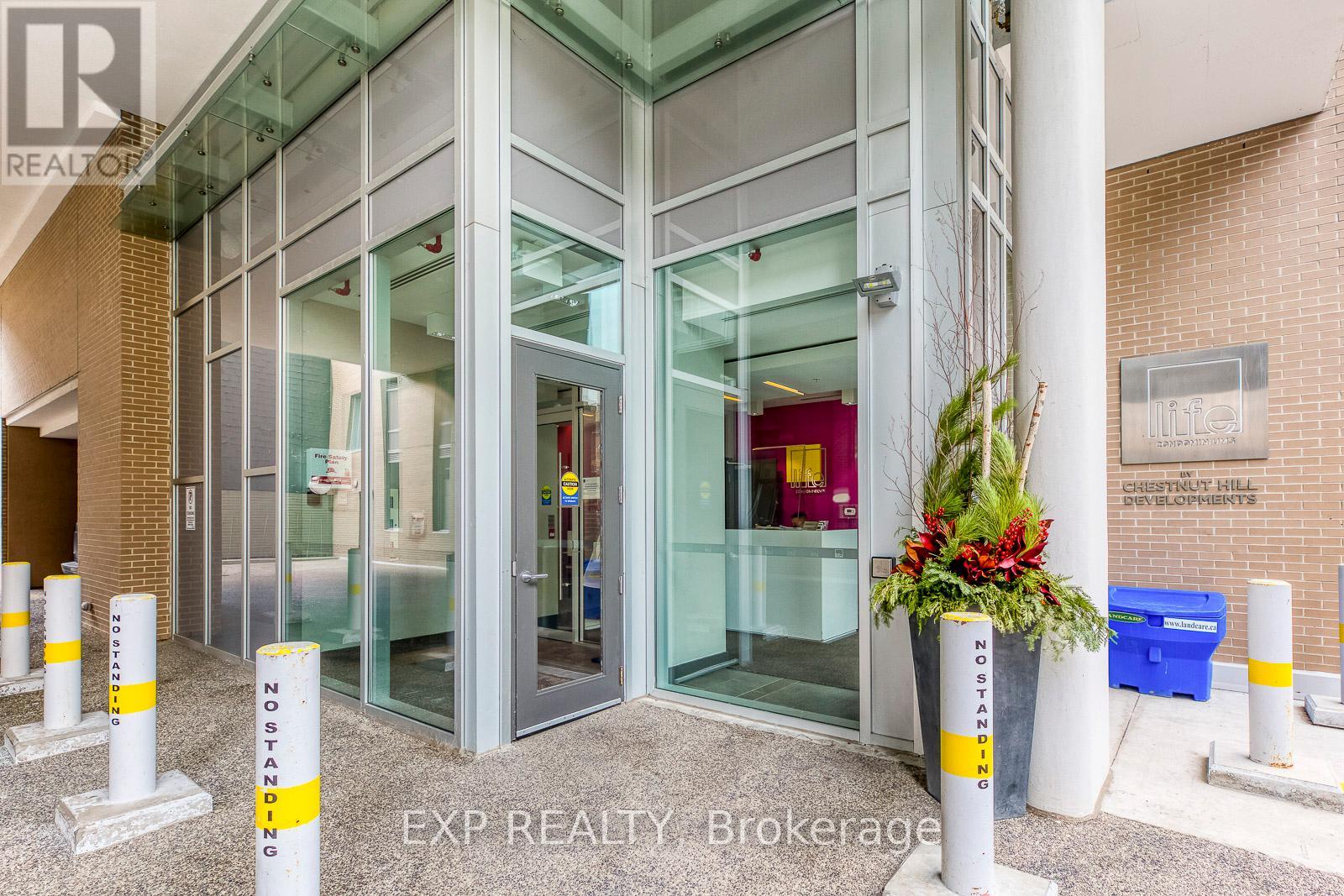 Residential in Toronto (Mount Pleasant West) 4