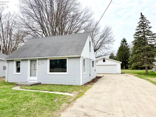 824 Everett Rd, Fremont, OH, 43420-1429 | Card Image