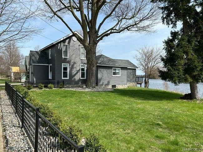 412 Ellen St, House other with 4 bedrooms, 2 bathrooms and null parking in Fenton MI | Image 6