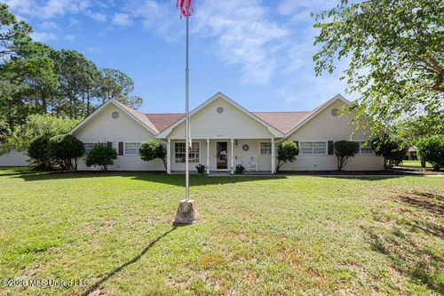 1200 Margie St, Waveland, MS, 39576-2414 | Card Image