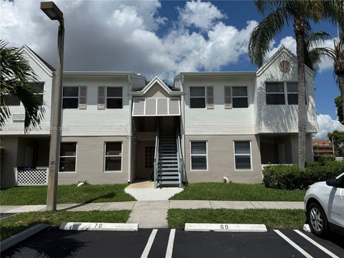 4-17500 Nw 67th Pl, Hialeah, FL, 33015-5844 | Card Image