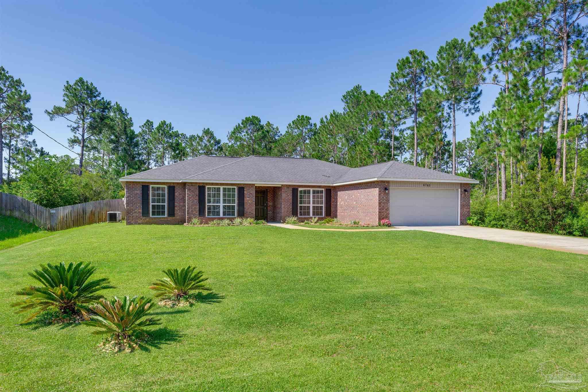 Kempton St, Navarre, FL 32566