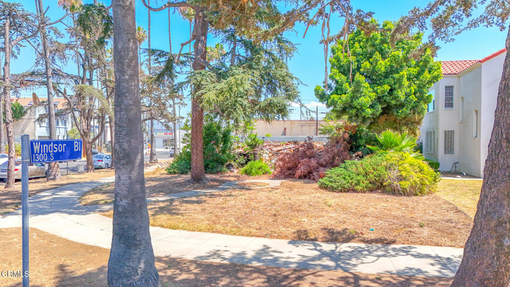 Land in Los Angeles