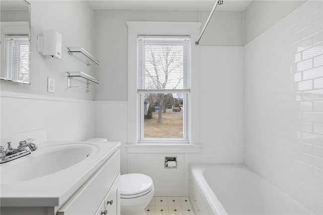 576 East Main. Updated bathroom. | Image 39