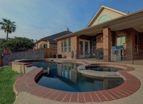 313 Marina Oaks Ct, Kemah, TX, 77565-2691 | Card Image