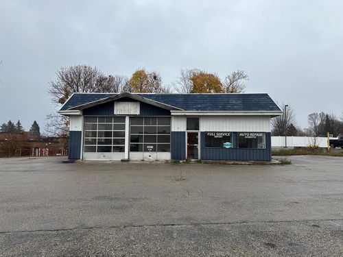 575 W Mitchell St, Petoskey, MI, 49770-2252 | Card Image