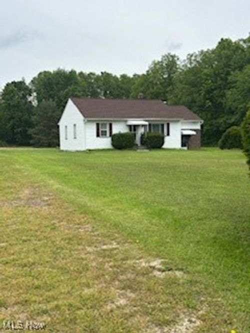 5806 Risher Rd, Leavittsburg, OH, 44430-9427 | Card Image