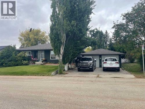 9826 104 Ave, Grande Prairie, AB, T8V1E4 | Card Image
