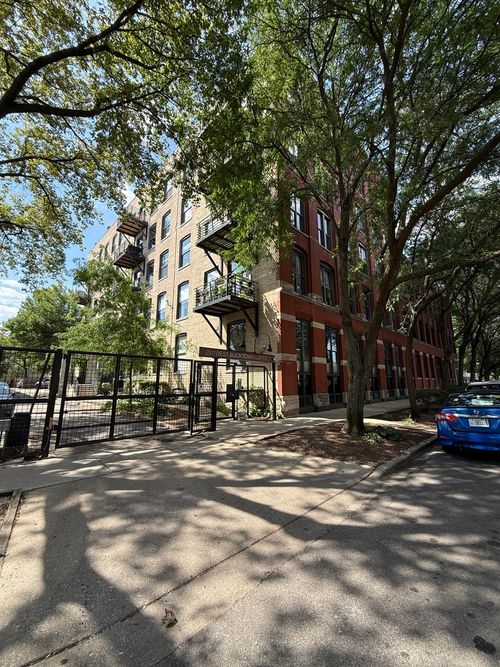 201-2511 W Moffat St, Chicago, IL, 60647-4390 | Card Image