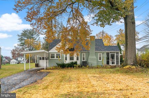 817 Beach St, READING, PA, 19605-1401 | Card Image