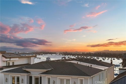 302 Carnation Ave, Corona del Mar, CA, 92625-2806 | Card Image