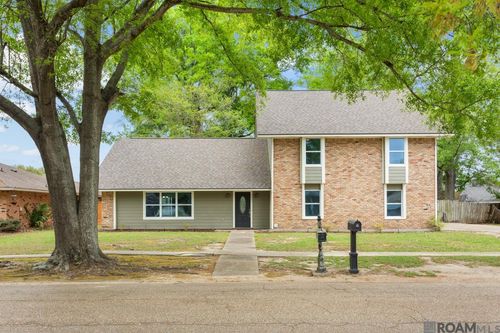 5421 Bluewater Dr, Baton Rouge, LA, 70817-2402 | Card Image