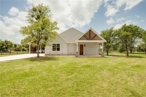 3921 Fairway Ln, Franklin, TX, 77856-2410 | Card Image