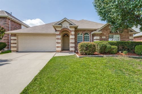2716 White Rock Dr, Fort Worth, TX, 76131-2046 | Card Image