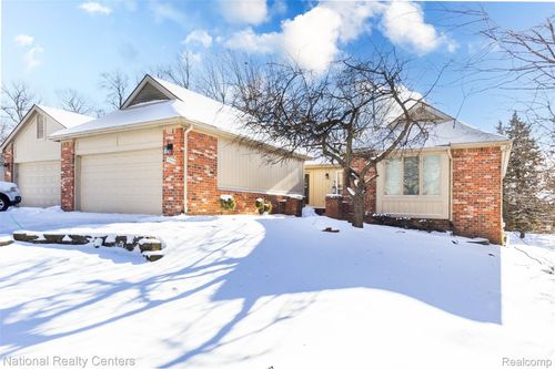 5-37019 Driftwood, Farmington Hills, MI, 48331-1490 | Card Image