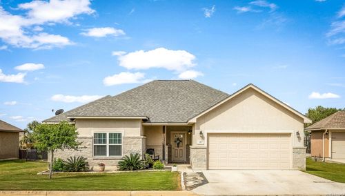 117 Fairway Dr, Floresville, TX, 78114-4402 | Card Image