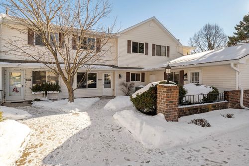 7570 15th Street Ln N, Oakdale, MN, 55128-6010 | Card Image