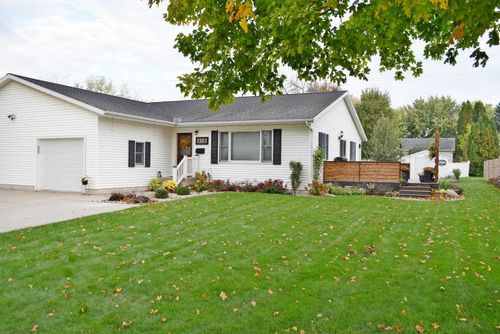 415 Park St, Osage, IA, 50461-1932 | Card Image
