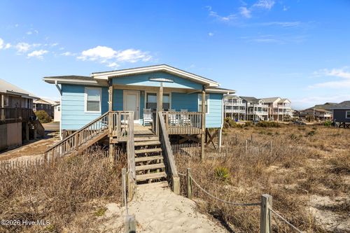 1011 W Beach Dr, Oak Island, NC, 28465-7160 | Card Image