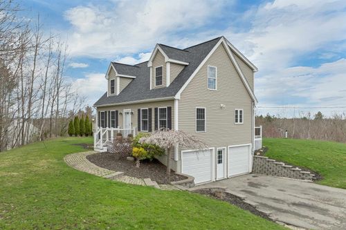 89 Pond Street, Newton, NH, 03858 | Card Image