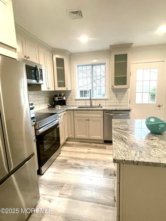 B - 19 Maplewood Dr, Home with 2 bedrooms, 2 bathrooms and null parking in Whiting NJ | Image 8